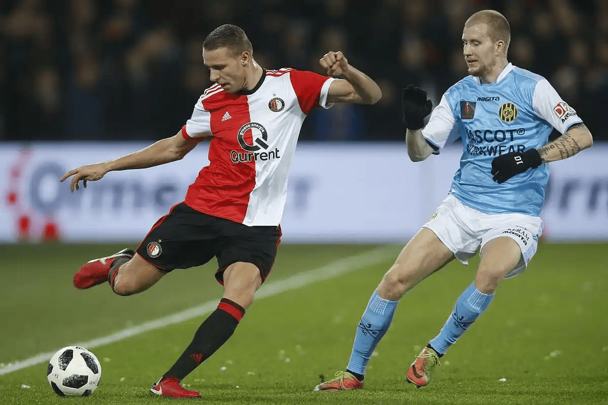  关键时刻里昂止住颓势：德甲节点到来，气氛紧张，轮换策略成焦点