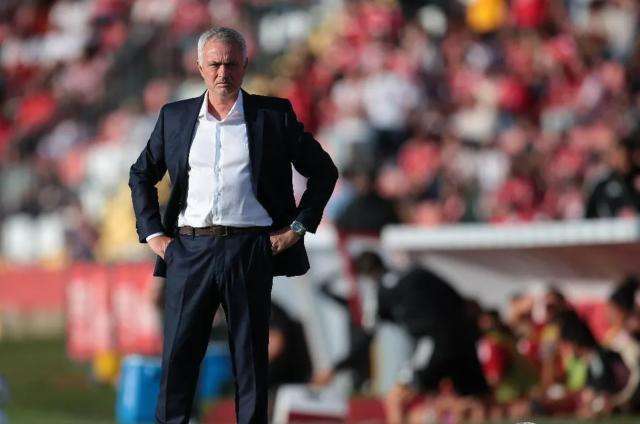 包含转会期中超传出新动向，本菲卡强势反弹，管理层表态：球迷炸锅，年轻球员得到机会的词条