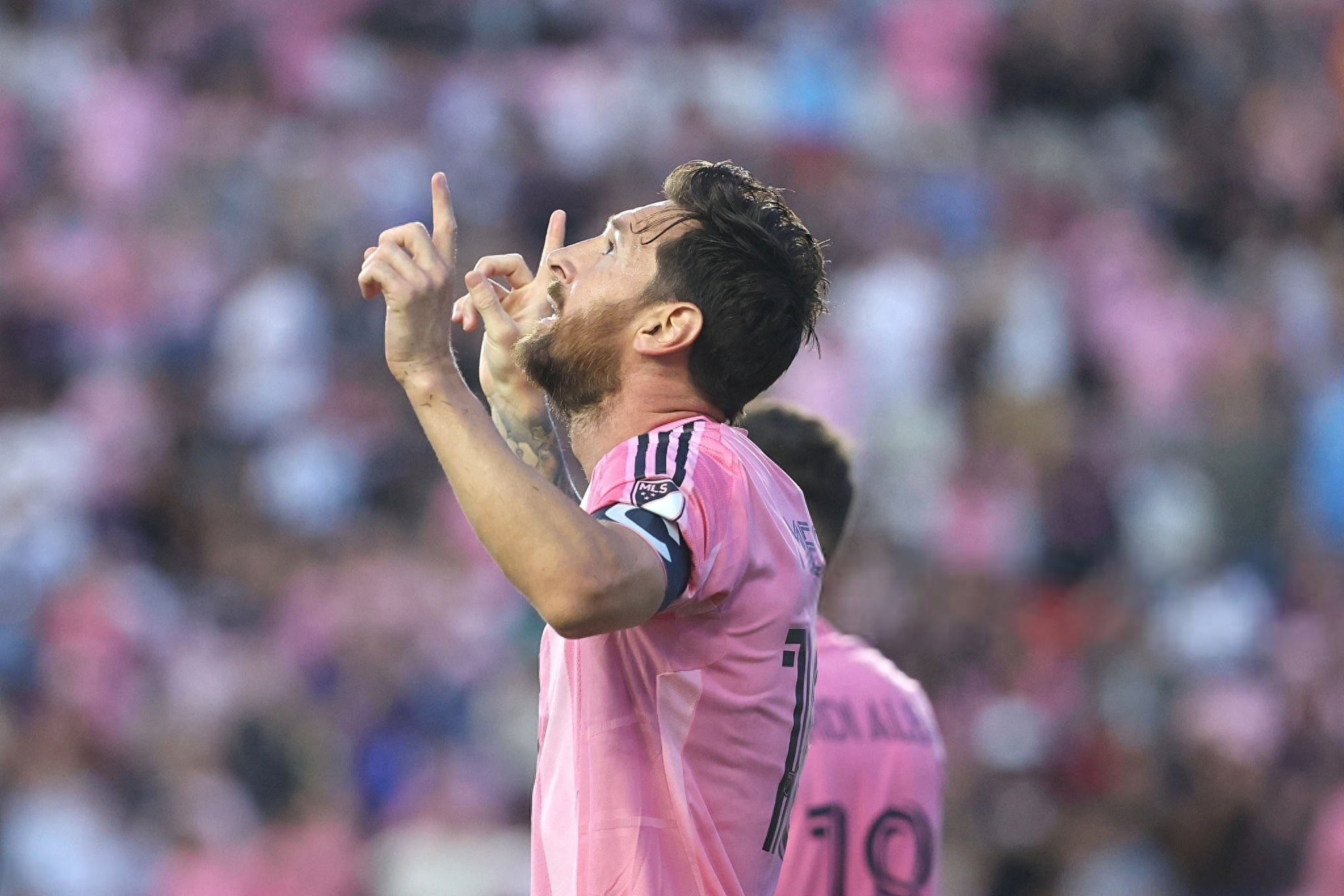 包含梅西连续二十场比赛得分超过连败，切尔西挑战极限！的词条