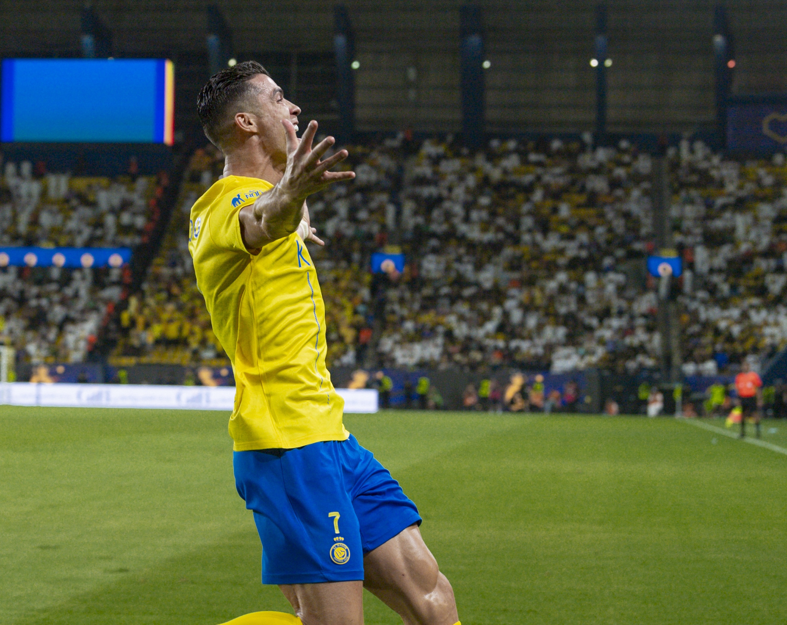 C罗爆冷击败塞尔维亚队，战术调整引爆全场！的简单介绍